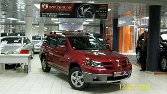 2003 Mitsubishi Outlander Images