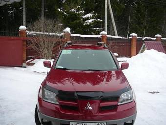 2003 Mitsubishi Outlander Photos