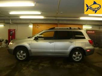 2003 Mitsubishi Outlander Photos