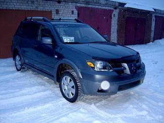 2003 Mitsubishi Outlander Photos