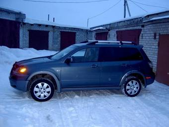 2003 Mitsubishi Outlander Photos