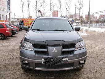2003 Mitsubishi Outlander Photos