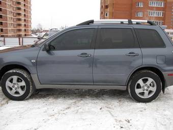 2003 Mitsubishi Outlander Photos
