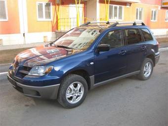 2003 Mitsubishi Outlander Photos
