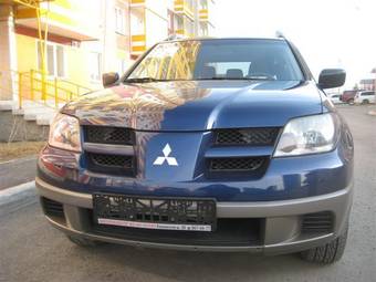 2003 Mitsubishi Outlander Photos