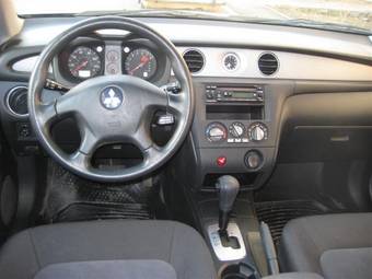 2003 Mitsubishi Outlander Pictures
