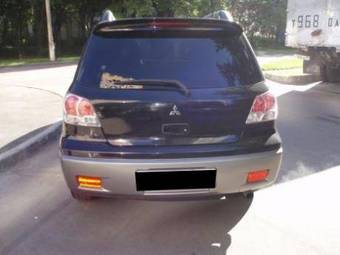 2003 Mitsubishi Outlander Photos