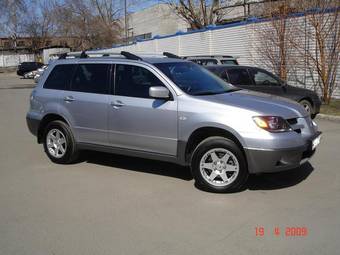 2003 Mitsubishi Outlander Photos