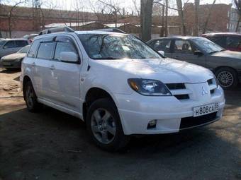 2003 Mitsubishi Outlander Pictures