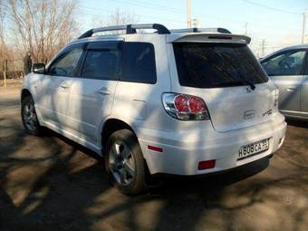 2003 Mitsubishi Outlander Pictures
