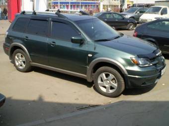 2003 Mitsubishi Outlander Photos