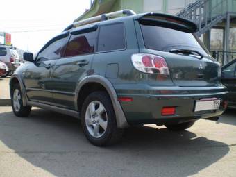 2003 Mitsubishi Outlander Photos