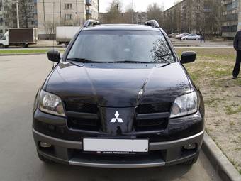 2003 Mitsubishi Outlander Photos