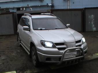 2003 Mitsubishi Outlander Photos
