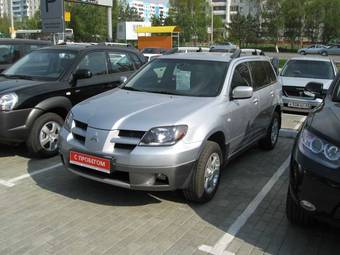 2003 Mitsubishi Outlander Images