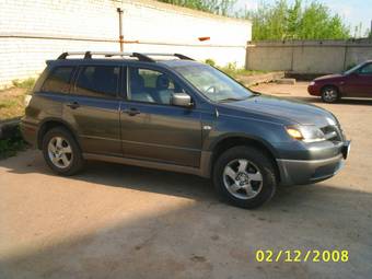 2003 Mitsubishi Outlander Photos