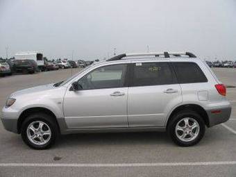 2003 Mitsubishi Outlander Photos