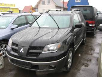 2003 Mitsubishi Outlander Photos