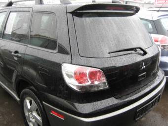 2003 Mitsubishi Outlander Photos