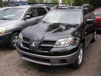 2003 Mitsubishi Outlander Photos