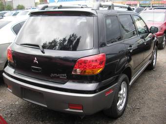 2003 Mitsubishi Outlander Photos