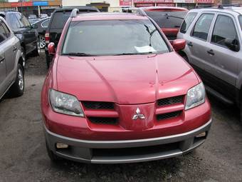 2003 Mitsubishi Outlander Pictures