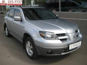 2003 Mitsubishi Outlander Photos