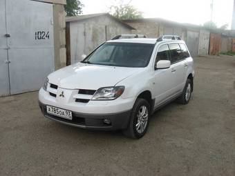 2003 Mitsubishi Outlander Photos