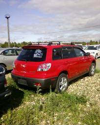 2003 Mitsubishi Outlander Photos