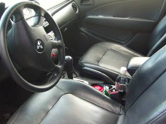 2003 Mitsubishi Outlander Photos