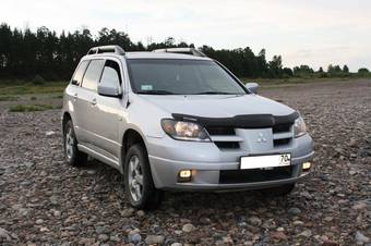 2003 Mitsubishi Outlander Photos