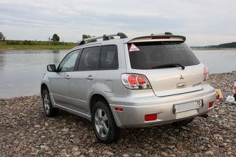 2003 Mitsubishi Outlander Photos