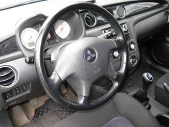 2003 Mitsubishi Outlander Pics