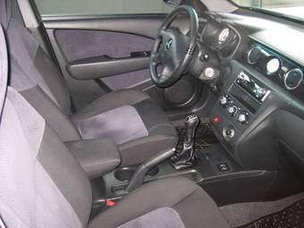 2003 Mitsubishi Outlander Photos