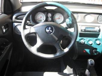 2003 Mitsubishi Outlander Photos