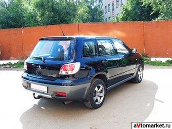 2004 Mitsubishi Outlander Photos