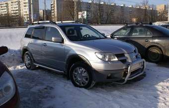 2004 Mitsubishi Outlander Pictures