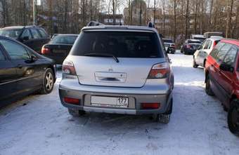 2004 Mitsubishi Outlander Photos