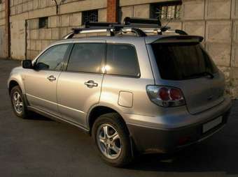 2004 Mitsubishi Outlander Images