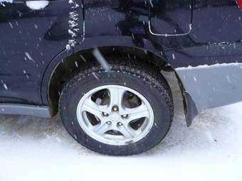 2004 Mitsubishi Outlander Photos