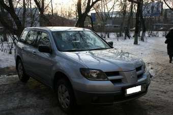 2004 Mitsubishi Outlander Images