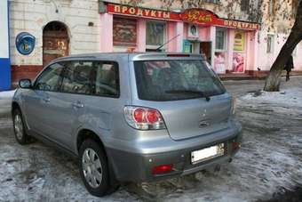 2004 Mitsubishi Outlander Pictures