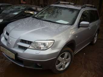 2004 Mitsubishi Outlander Pictures