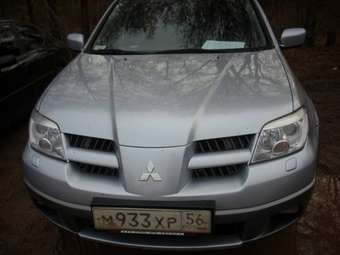 2004 Mitsubishi Outlander Pictures