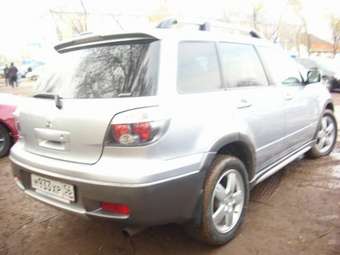 2004 Mitsubishi Outlander Photos