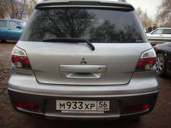 2004 Mitsubishi Outlander Pictures