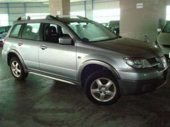 2004 Mitsubishi Outlander Photos