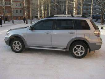 2004 Mitsubishi Outlander Pictures