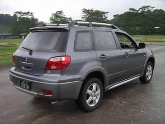 2004 Mitsubishi Outlander Images