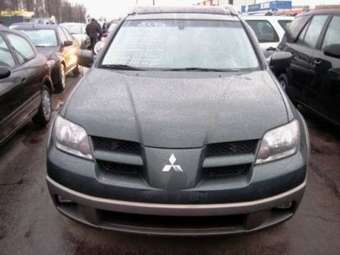 2004 Mitsubishi Outlander Photos